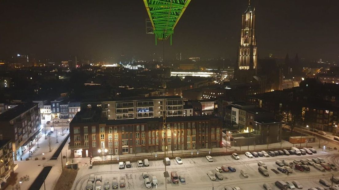 Kraanmachinist Geurt van Roekel heeft mooi uitzicht op een wit Arnhem