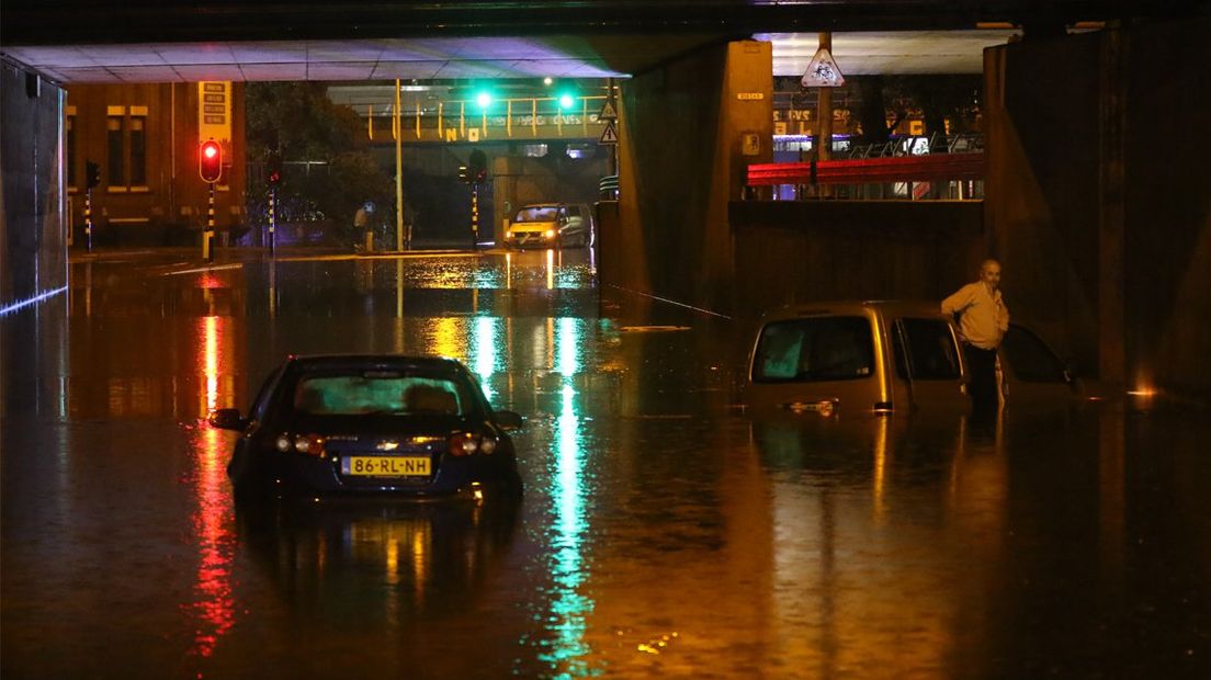 Automobilisten in het water I