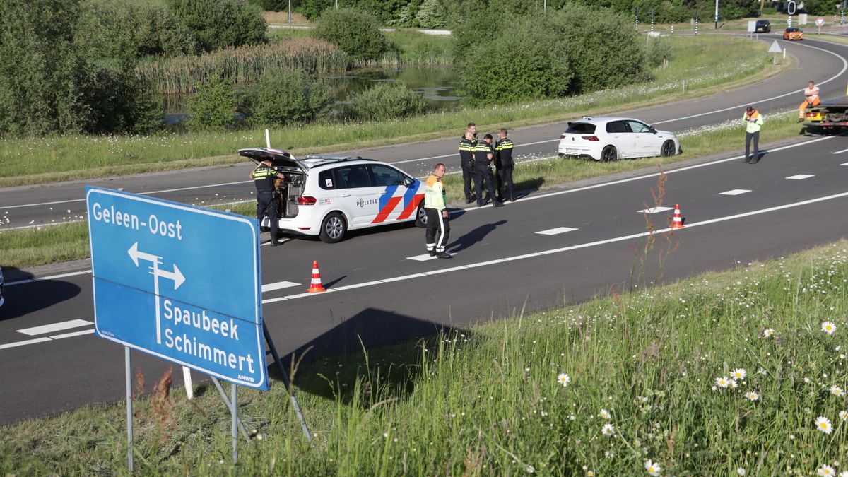 Achtervolging eindigt in berm A76, bestuurder te voet gevlucht
