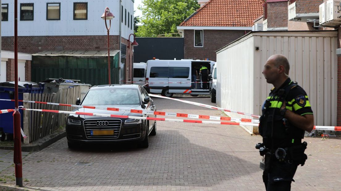 De politie doet onderzoek bij de woning op de Weeshuisbaan in Bodegraven