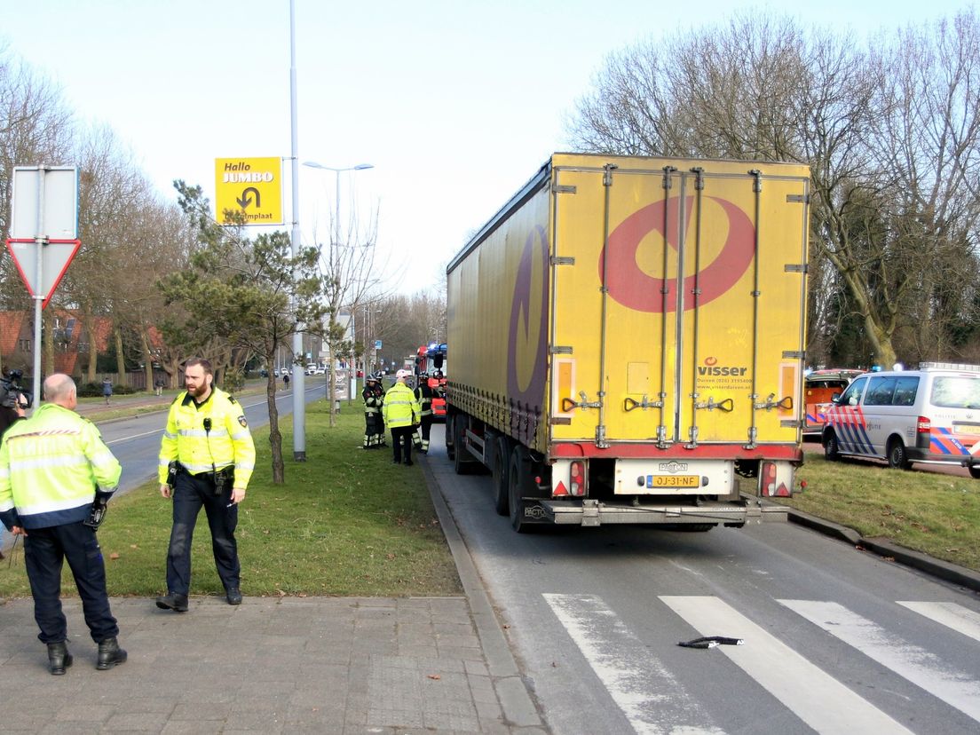 Aanrijding op de Aveling in Hoogvliet (MediaTV)