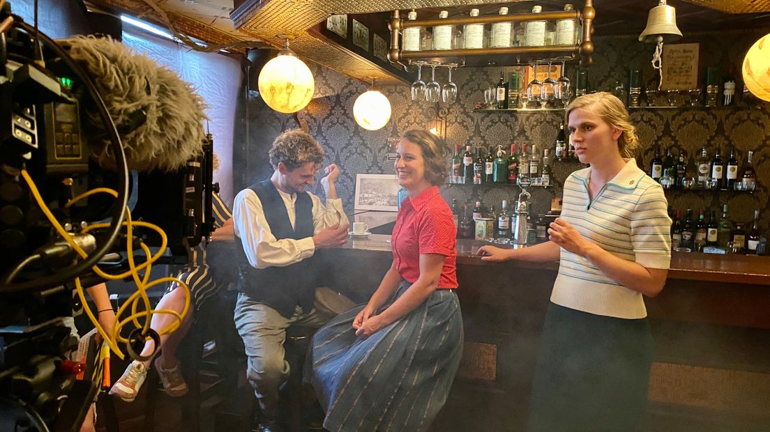 Opnames van de film Stoffig Licht in café De Pimp in Assen