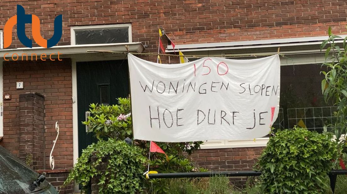 Een van de spandoeken van bewoners tegen de opgelegde Wvg