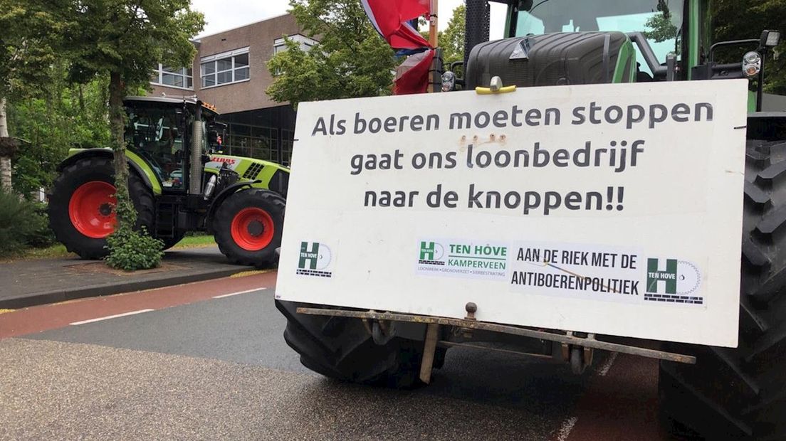 Honderd trekkers richting politiebureau in Zwolle om te protesteren tegen veevoerbeleid