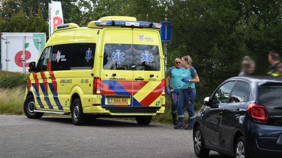 Scooterrijder gewond bij botsing met auto in Assen.