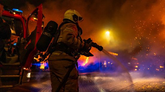 112 | Bestuurder voortvluchtig na ongeluk • brand in heg door vuurwerk. 112 | Bestuurder voortvluchtig na ongeluk • brand in heg door vuurwerk.