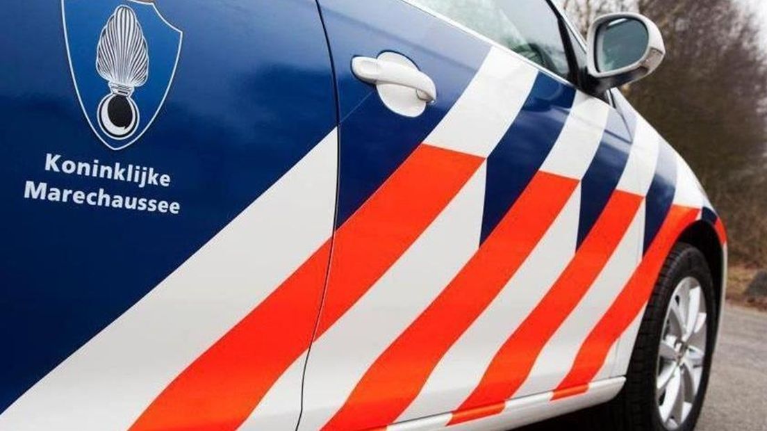 Marechaussee vindt vuurwapen bij controle bij Enschede