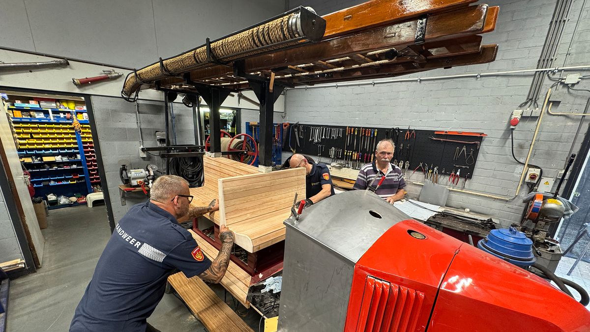 Waar het vuur nooit dooft: oud-brandweermannen uit Geleen restaureren hun trots