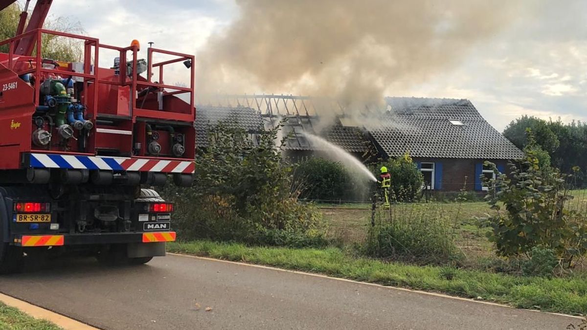 Grote uitslaande boerderijbrand in Montfort