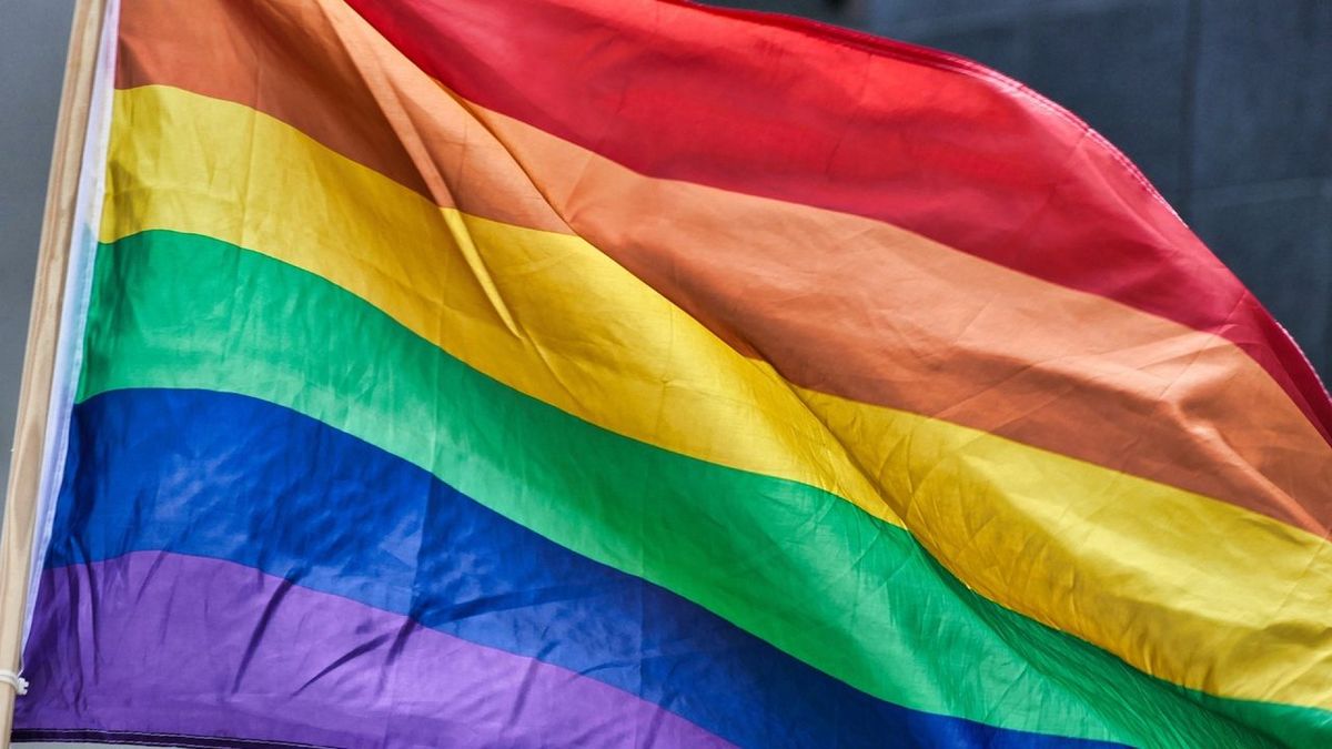 Protest in Oldebroek tegen weren regenboogvlag: ‘Ik kon het niet geloven’