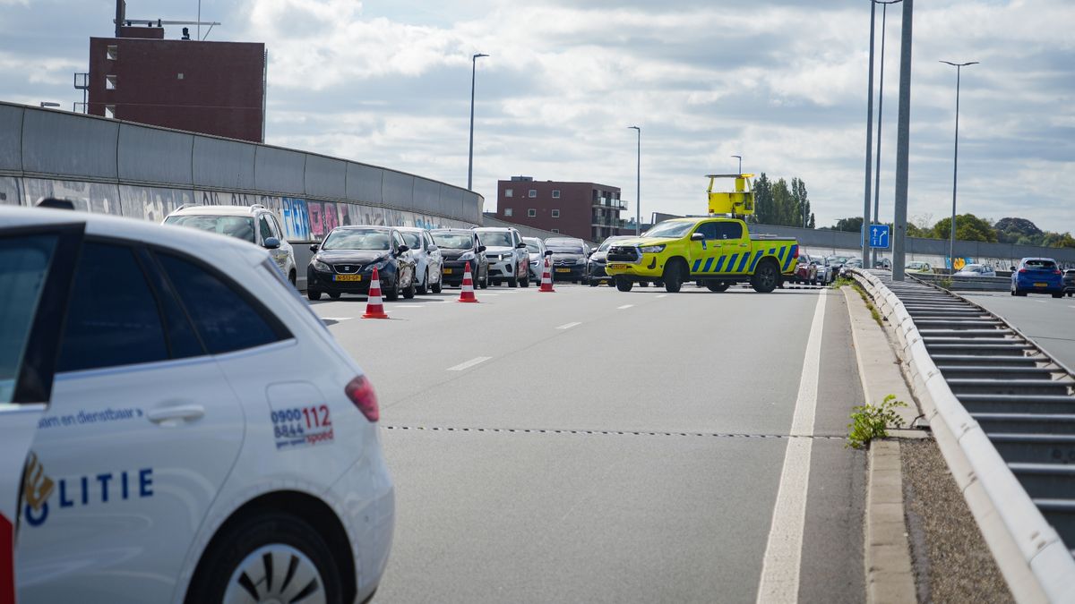 112-nieuws: Botsing tussen auto en vrachtwagen op Ring Groningen • Auto en brommobiel botsen in Veen