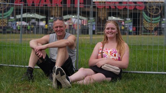 LIVE Zwarte Cross | In het zonnetje wachten tot het terrein opengaat