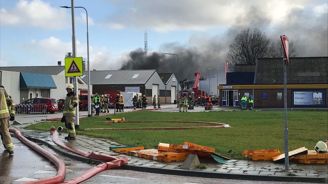 VRZ: Geen asbestgevaar na brand in Sint-Maartensdijk