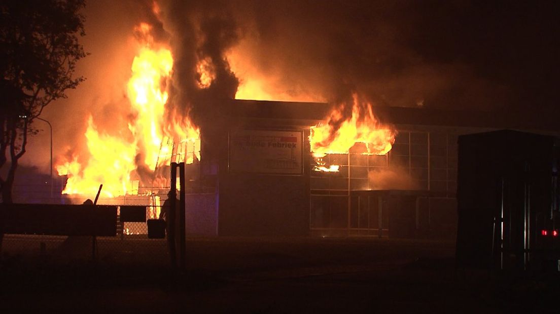 Het centrum brandde volledig af