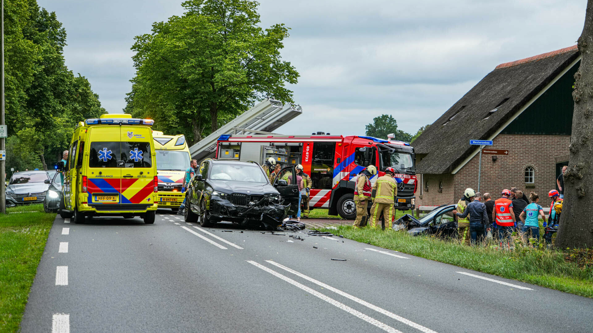 Frontale botsing op N853 bij Schoonebeek.