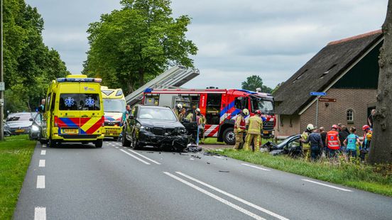 Frontale botsing op N853 bij Schoonebeek. Frontale botsing op N853 bij Schoonebeek.