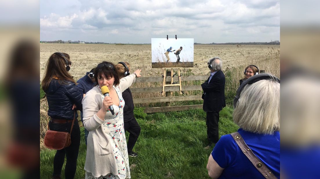 Elske DeWall achter de piano