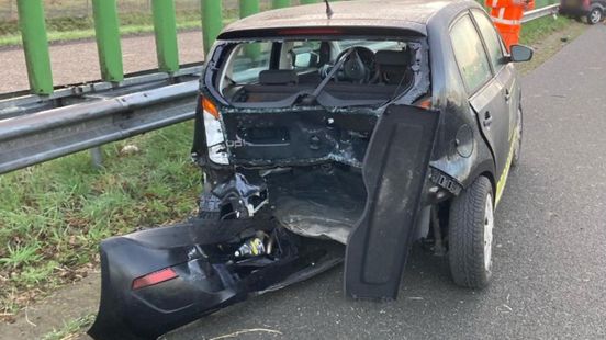 Veel vertraging op de A15 na twee ongelukken.