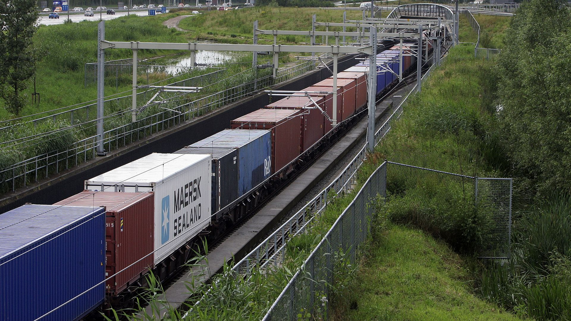 Verbreding Betuweroute blijft nog uit, 'A15 voller en voller'