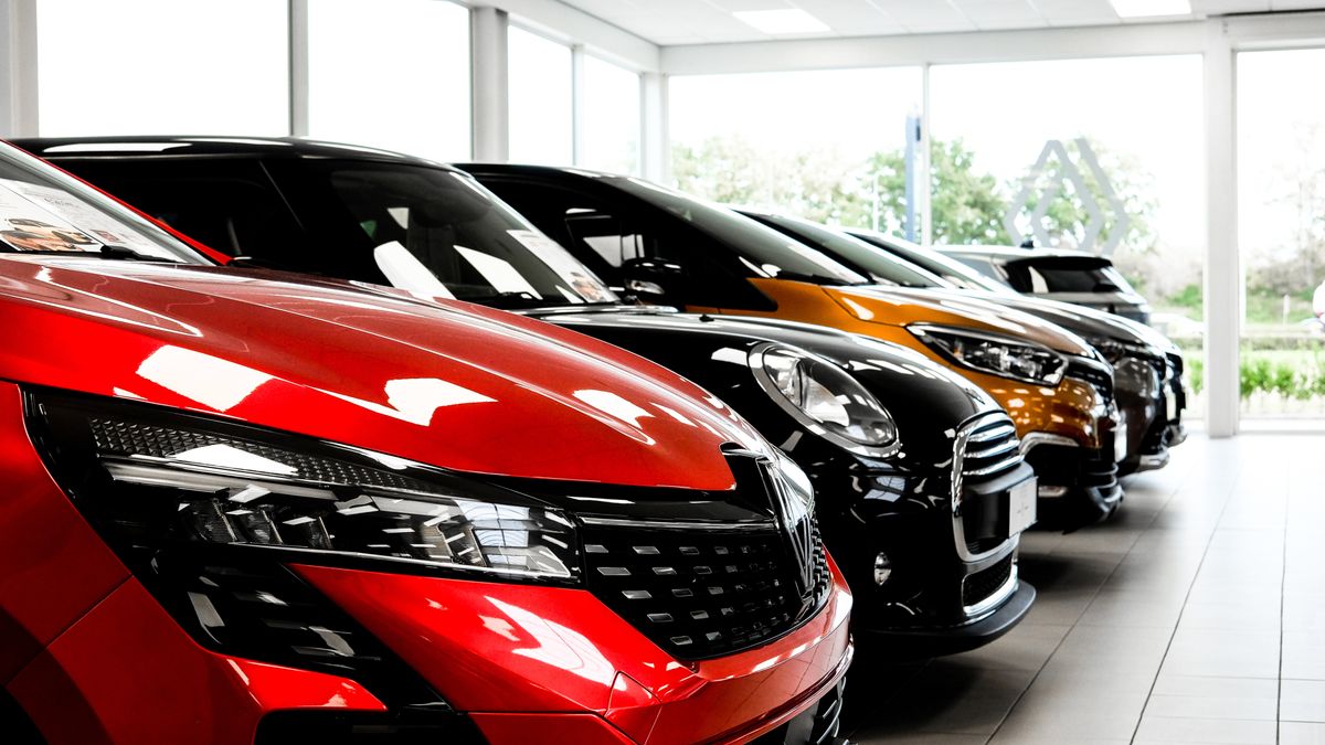 Meer handel in elektrische en hybride auto's nu brandstof duur is: 