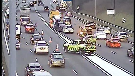 Drukke ochtendspits op A27 en A12 door meerdere ongelukken. Drukke ochtendspits op A27 en A12 door meerdere ongelukken.