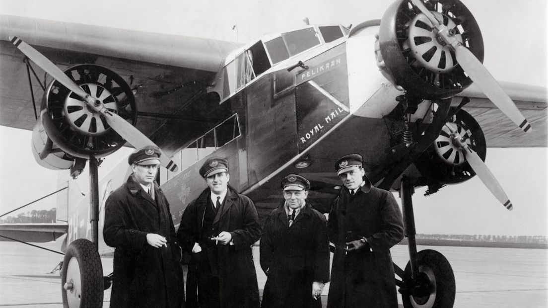 Tweede van links: piloot Piet Soer uit Havelte (Rechten: KLM)