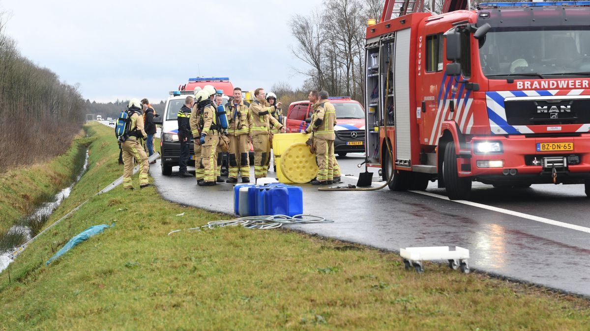 Vermoedelijk drugsafval gedumpt in sloot tussen Beilen en Hoogersmilde