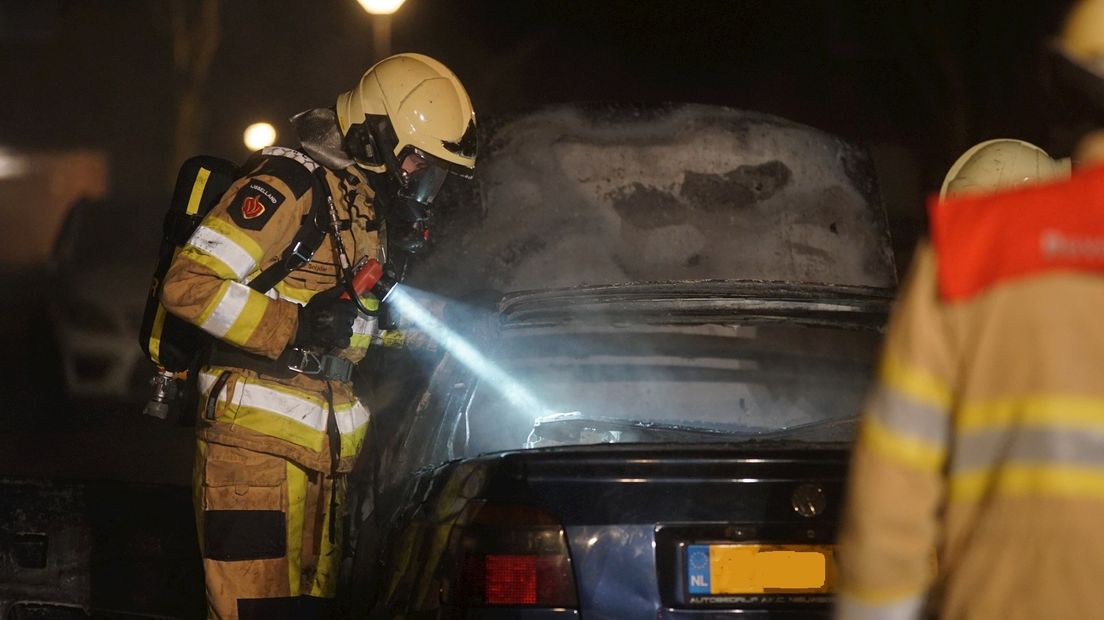 Auto Schalkhaar gaat volledig in vlammen op