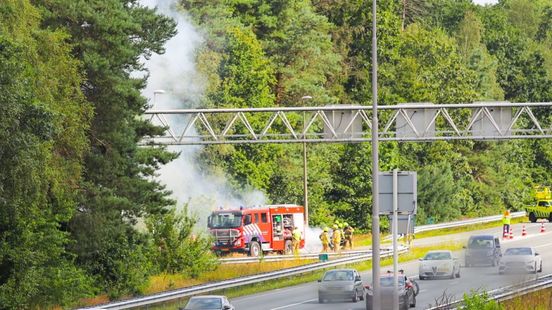 auto achtergelaten op A50 • dode bij aanrijding Grave. auto achtergelaten op A50 • dode bij aanrijding Grave.
