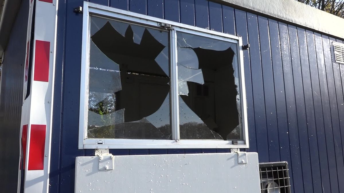 Buurtbewoners in de Emmense wijk Bargeres zijn vuurwerkschade zat