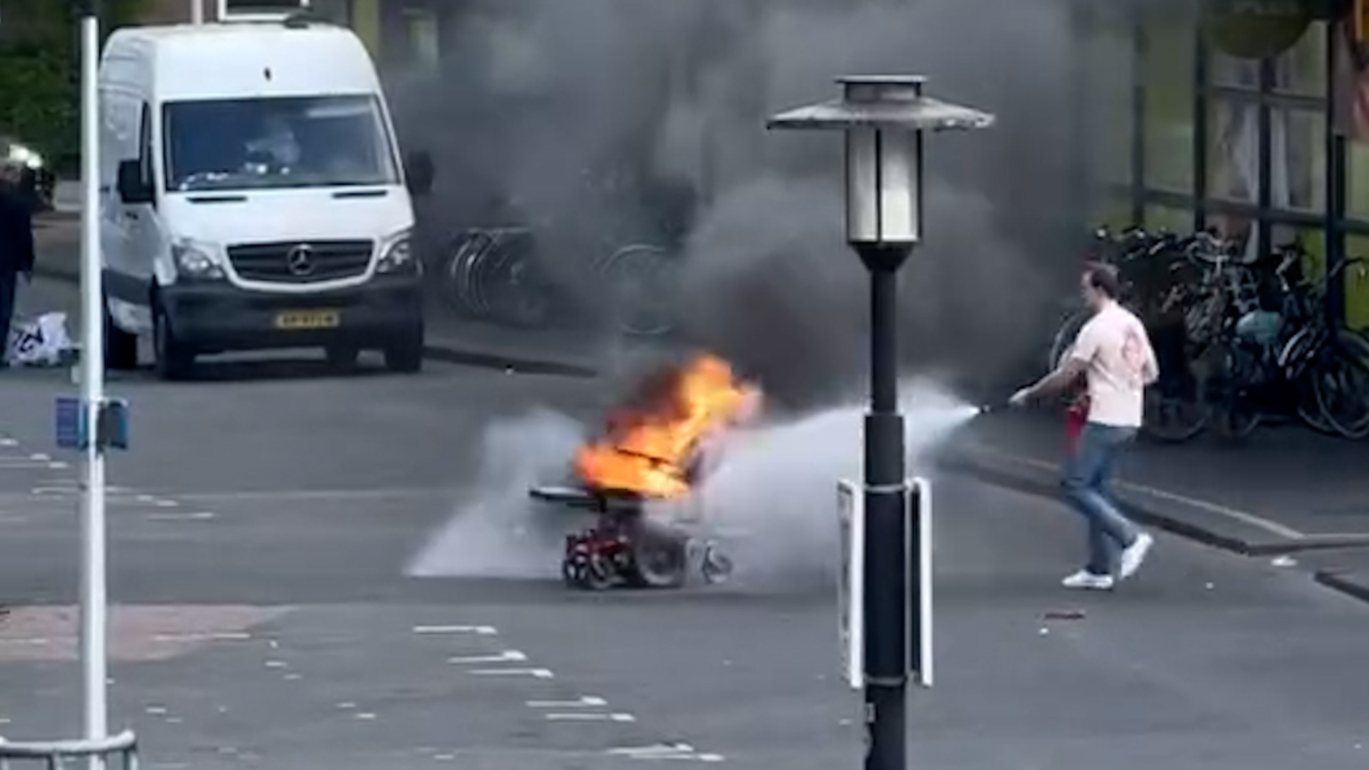 Verdachten van in brand steken man in rolstoel blijven vastzitten