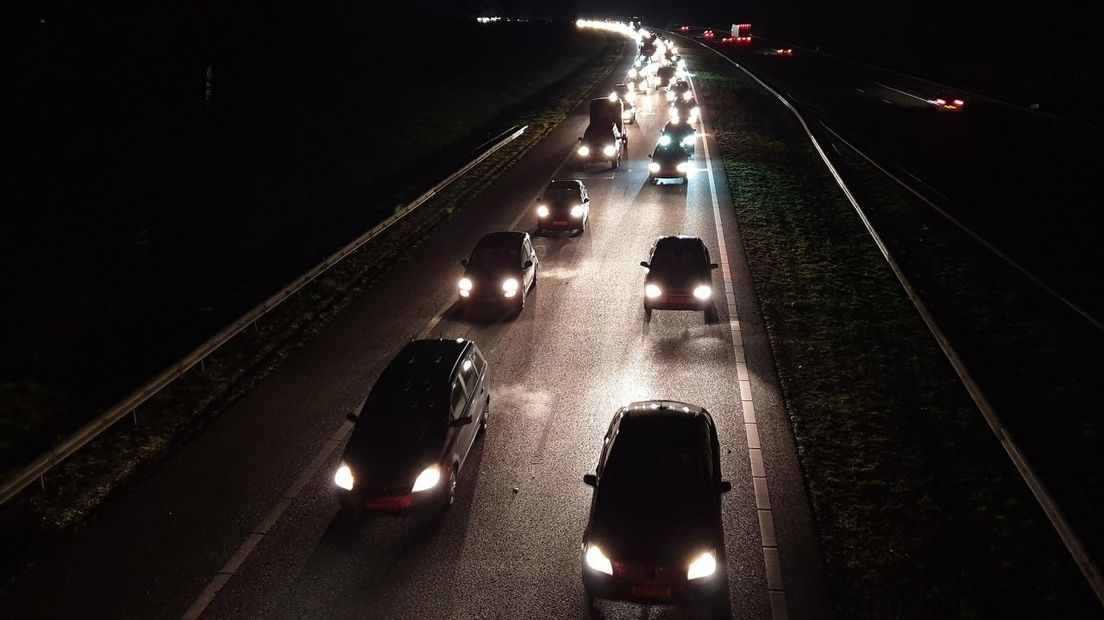 Door een ongeval staat er kilometers file op A28 (Rechten: Persbureau Meter)