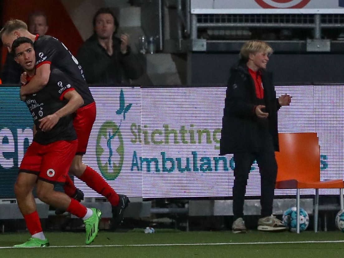 Doelpuntenmakers Couhaib Driouech en Julian Baas vieren het feestje na de 1-0 bij Excelsior-Go Ahead Eagles