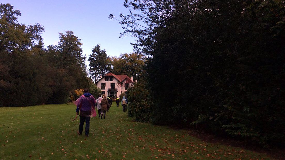 Eerder vandaag liepen zoekploegen kriskras door Huis ter Heide.