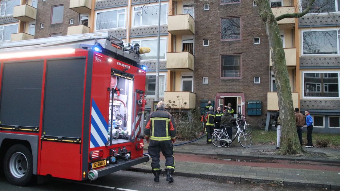 Brandweer ter plaatse aan de Asingastraat