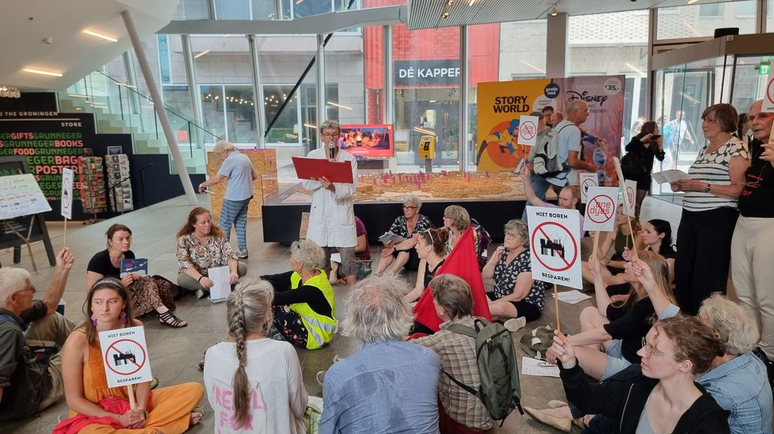 Demonstranten van Extinction Rebellion in het Forum