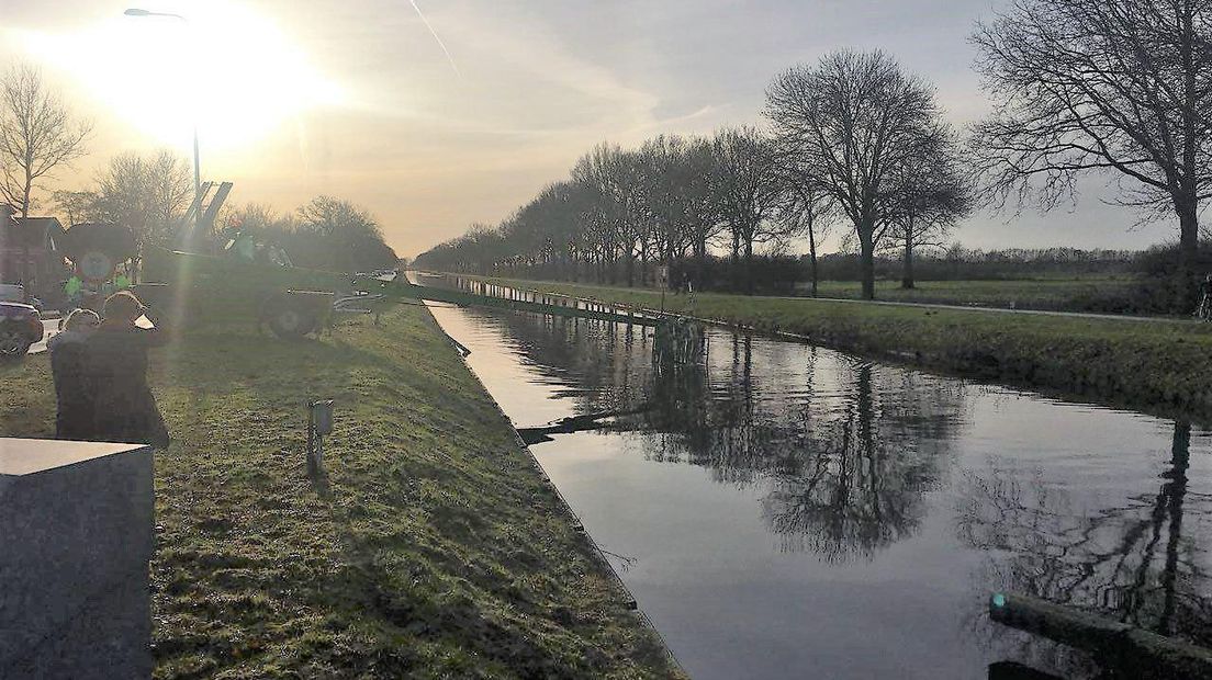 In de auto zaten twee mensen (Rechten: Van Oost Media)