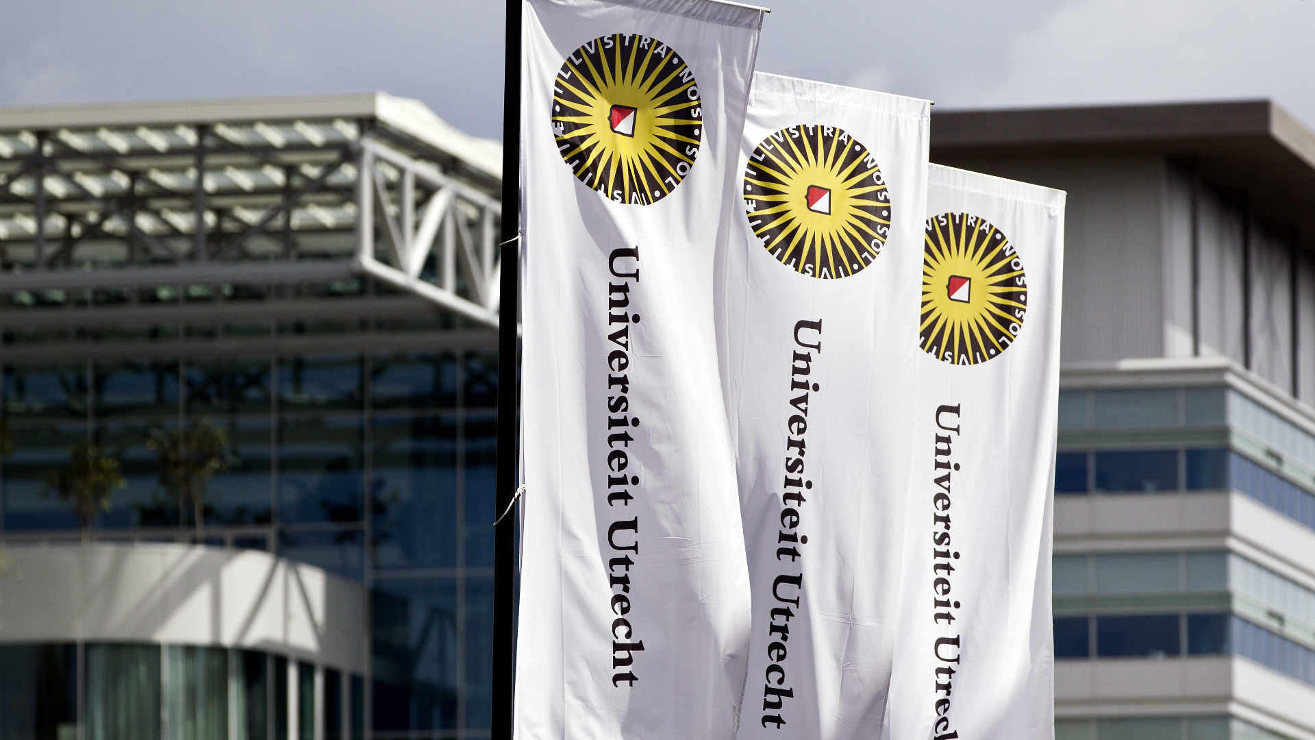 Universiteit Utrecht morgen de hele dag dicht door grote brand in datacentrum