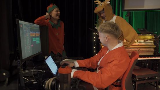 Drie vrienden sluiten zich 24 uur op om een heel kerstalbum te maken