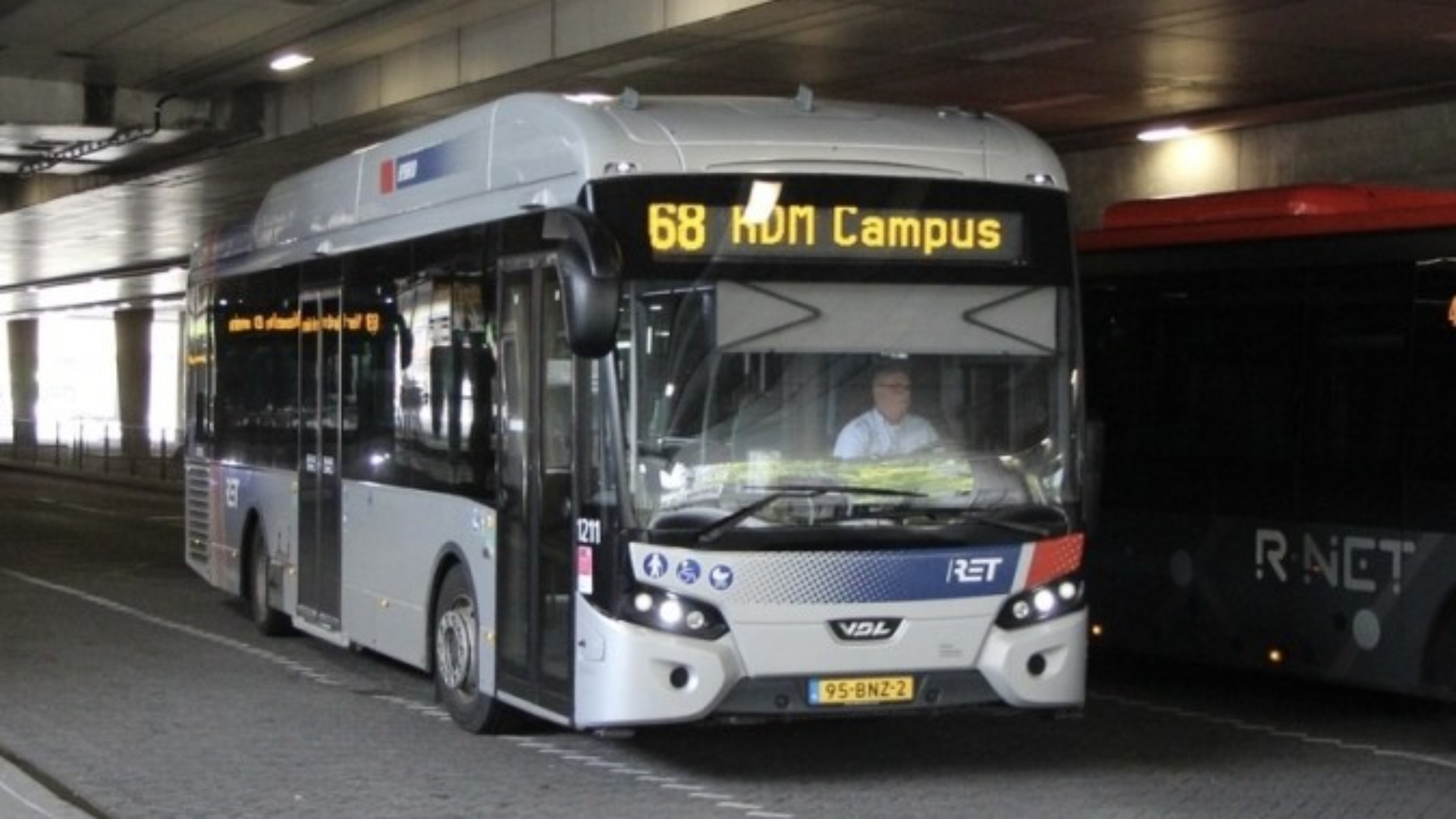 Buslijn 68 van de RET rijdt wellicht straks in één streep van en naar Heijplaat.