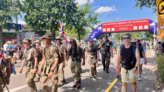 VIERDAAGSE | Twaalf deelnemers gediskwalificeerd • de eerste dag zit erop