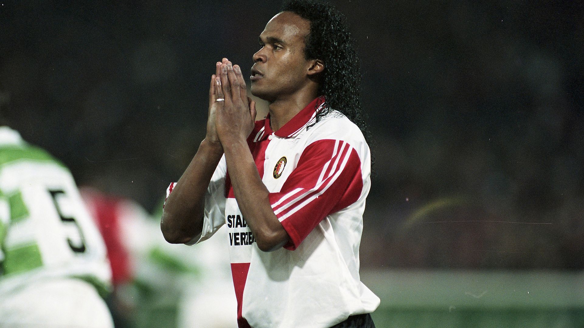 Oud-speler Gaston Taument in het shirt van Feyenoord