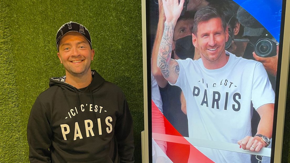 Het T-shirt dat Lionel Messi aanhad in Parijs is ontworpen in Deventer