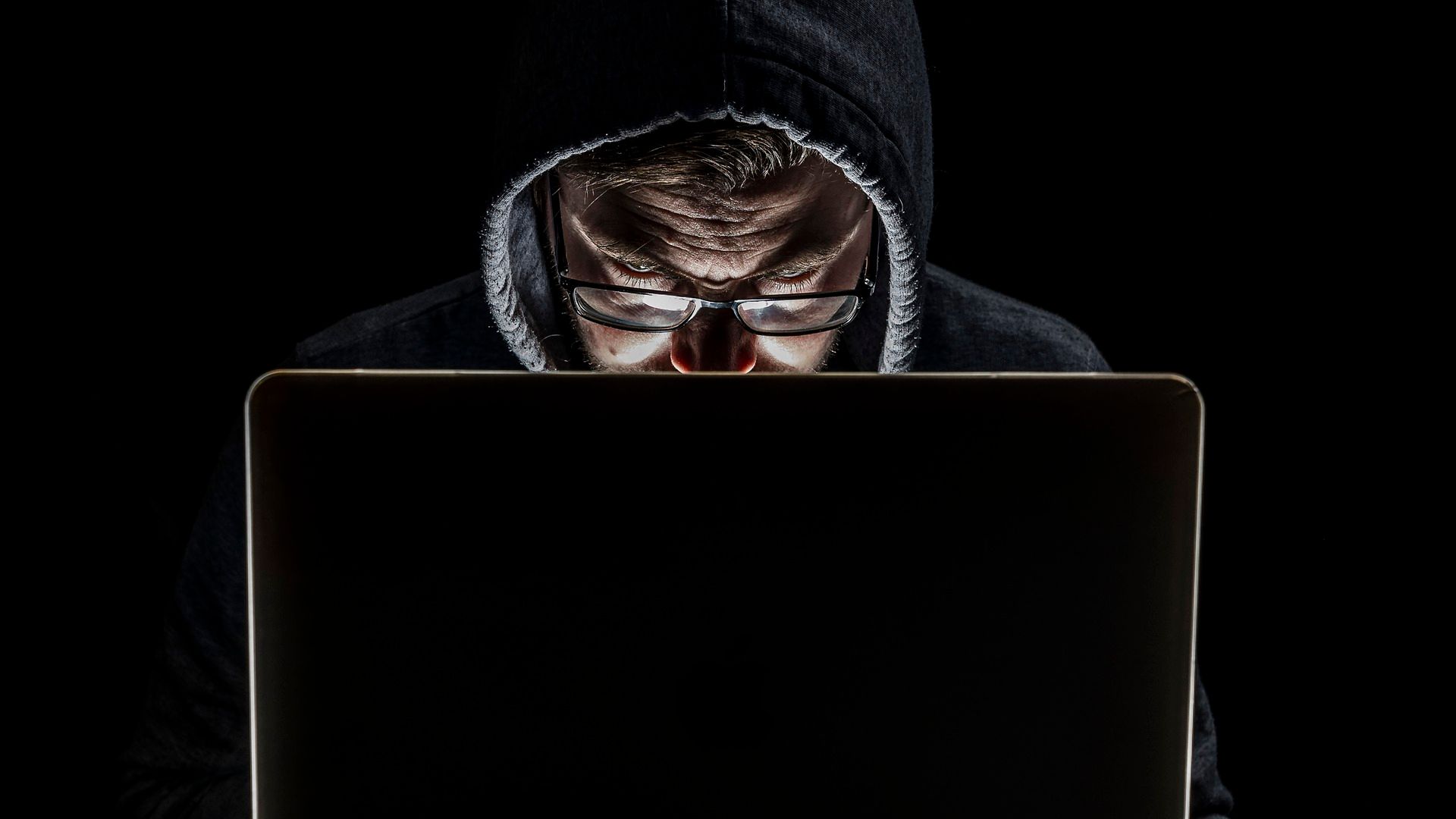 Hieltyd mear hackers en cyberoanfallen: “Minsken ûnderskatte de risiko’s”