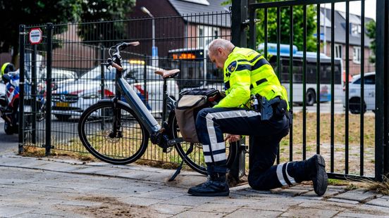 Vrachtwagen kantelt • fietser geschept