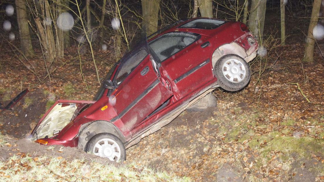 De auto raakte zwaar beschadigd (Rechten: Persbureau Meter)