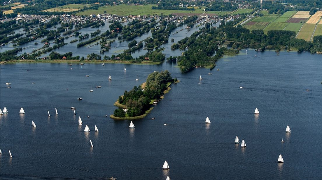 De Loosdrechtse Plassen, onderdeel van de Oostelijke Vechtplassen.