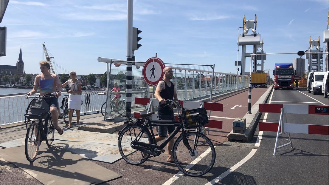 Fietsers moeten de komende tijd even afstappen