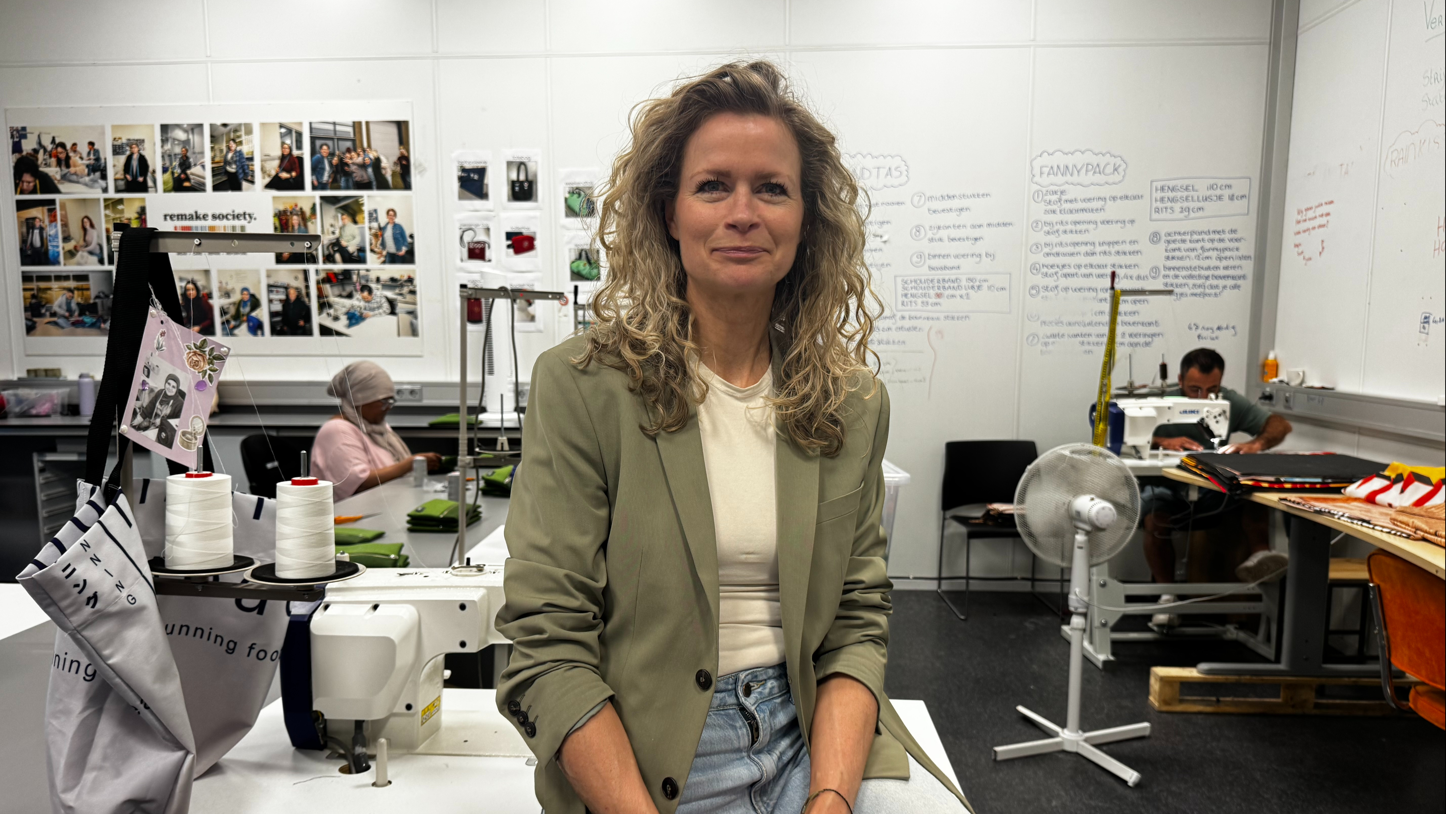 Esther Smith in haar atelier Remake Society
