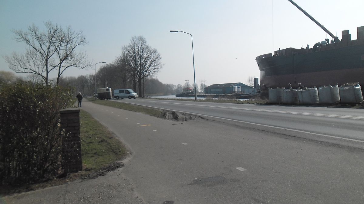 Omwonenden werf houden tewaterlating schip tegen